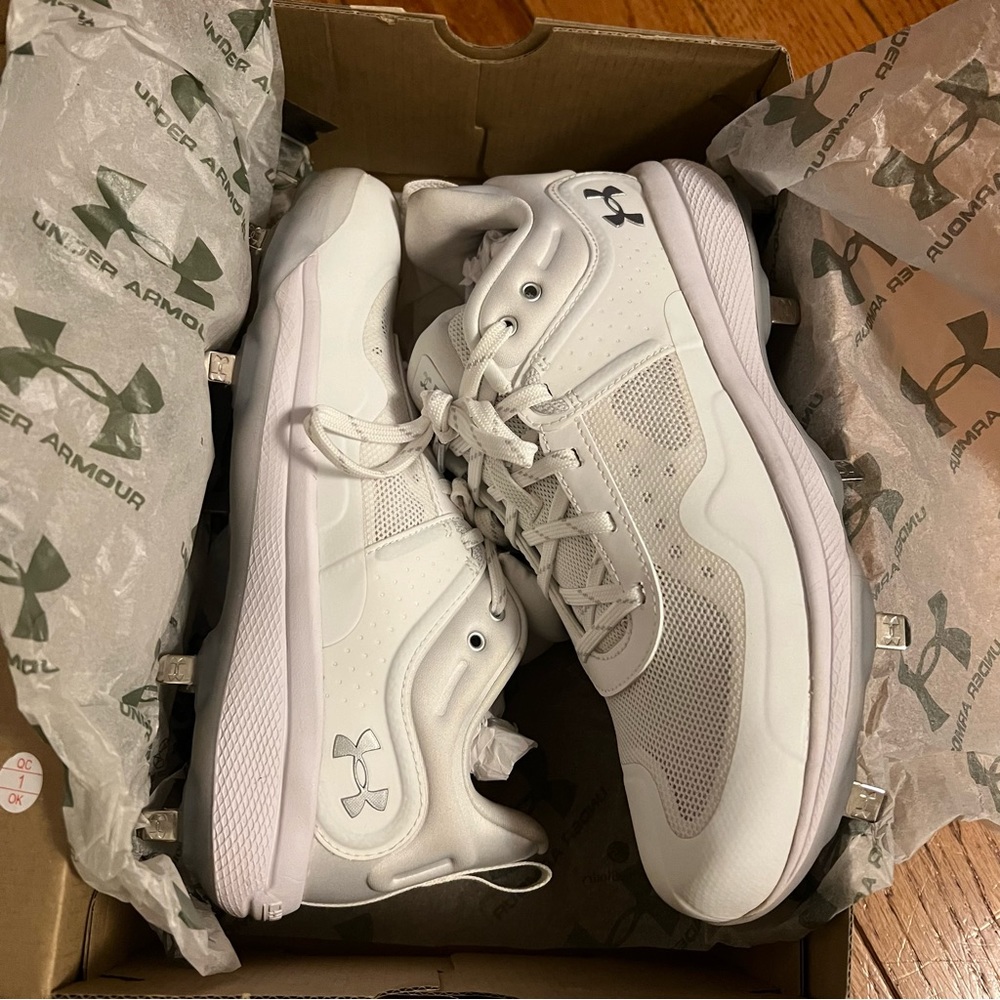 Under Armour Softball Cleats  Clyde MT size 8.5 Women’s